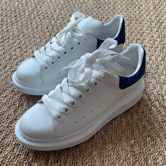 Alexander McQUEEN. Oversized Embossed Logo Colorblocked Suede Sneakers. Size: 39